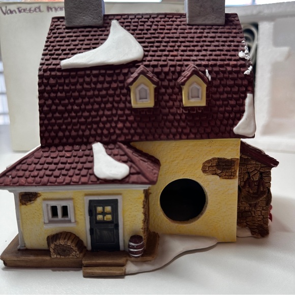 Department 56 Sleepy Hollow Illuminated Van Tassel Manor - Picture 7 of 9